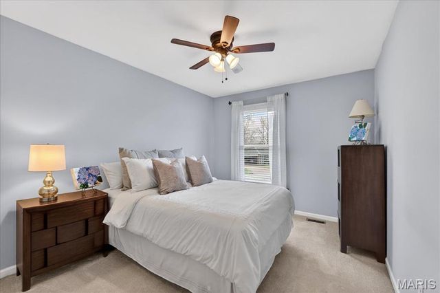 16025 Hunters Way Drive, Chesterfield, MO 63017