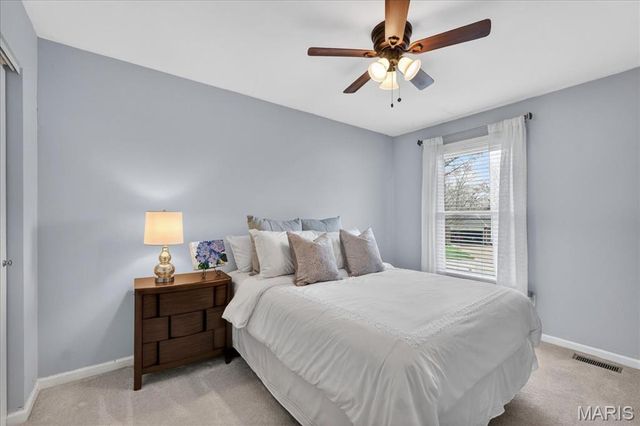 16025 Hunters Way Drive, Chesterfield, MO 63017