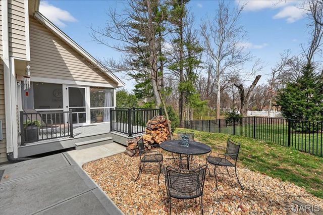 16025 Hunters Way Drive, Chesterfield, MO 63017