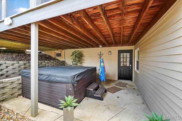 16025 Hunters Way Drive, Chesterfield, MO 63017