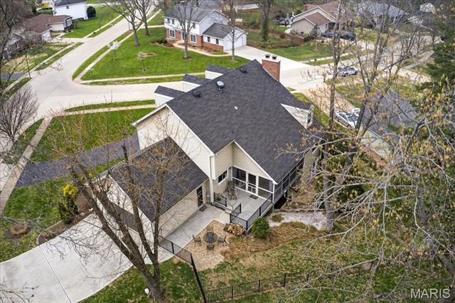 16025 Hunters Way Drive, Chesterfield, MO 63017