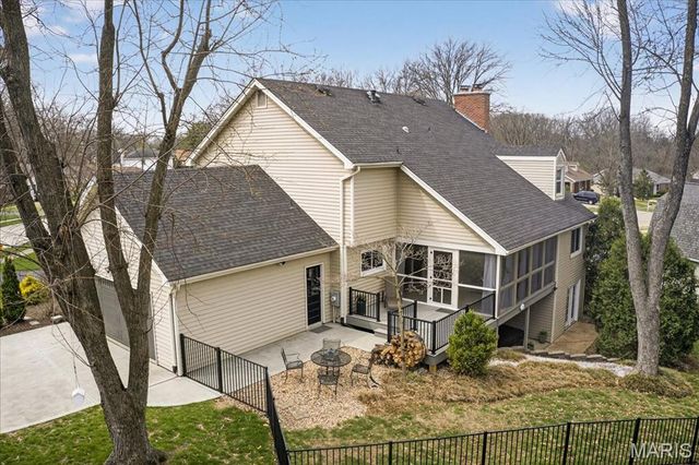 16025 Hunters Way Drive, Chesterfield, MO 63017