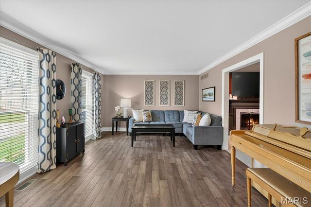 16025 Hunters Way Drive, Chesterfield, MO 63017