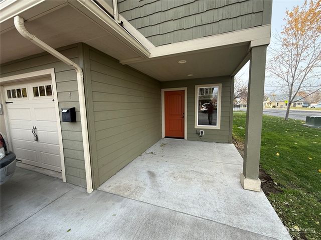218 E Whitman Drive, College Place, WA 99324