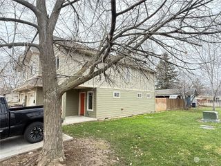 218 E Whitman Drive, College Place, WA 99324