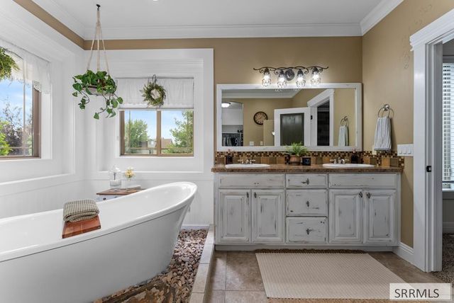 1595 N 760 E, Shelley, ID 83274