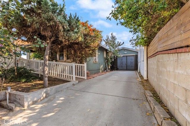 2093 Pasadena, Long Beach, CA 90806