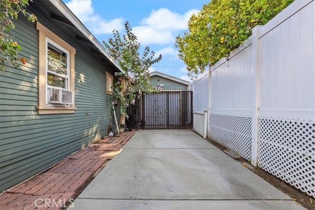 2093 Pasadena, Long Beach, CA 90806