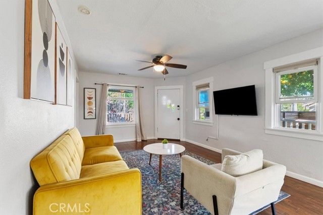 2093 Pasadena, Long Beach, CA 90806