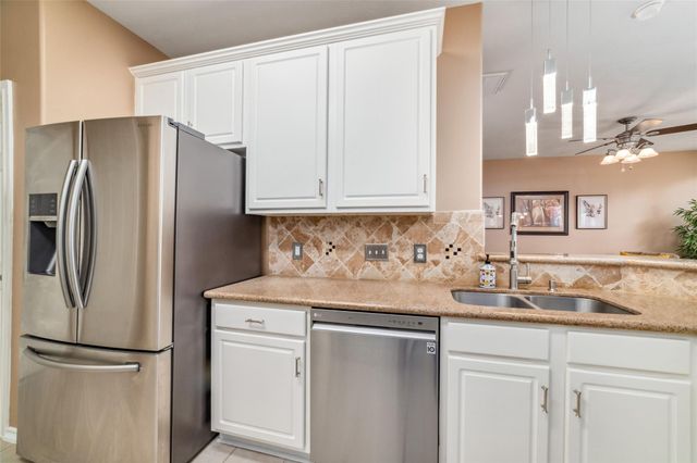 203 W Stedhill Loop Loop, The Woodlands, TX 77384