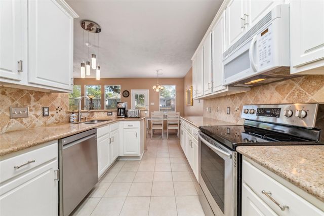 203 W Stedhill Loop Loop, The Woodlands, TX 77384