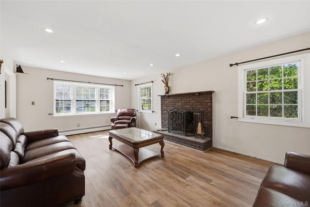 3 Shawmont Lane, Stony Brook, NY 11790