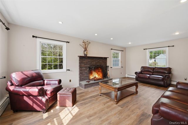 3 Shawmont Lane, Stony Brook, NY 11790