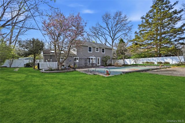 3 Shawmont Lane, Stony Brook, NY 11790
