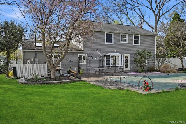 3 Shawmont Lane, Stony Brook, NY 11790