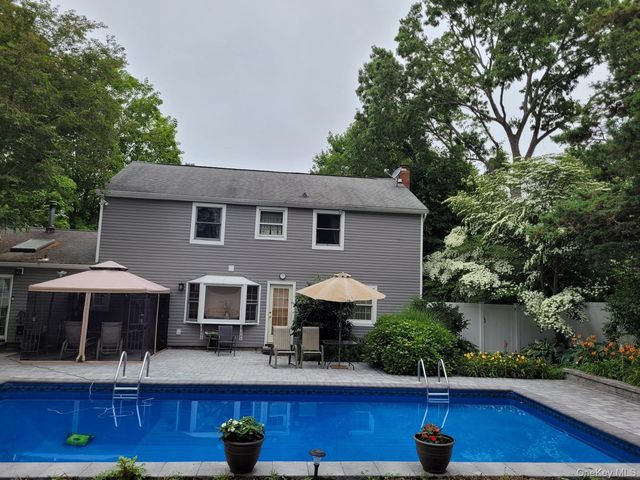 3 Shawmont Lane, Stony Brook, NY 11790
