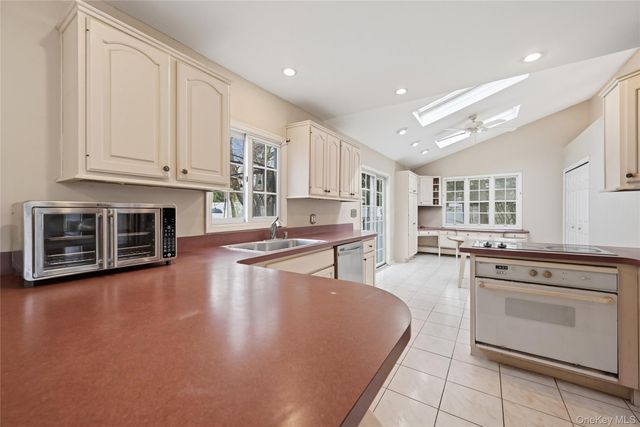 3 Shawmont Lane, Stony Brook, NY 11790