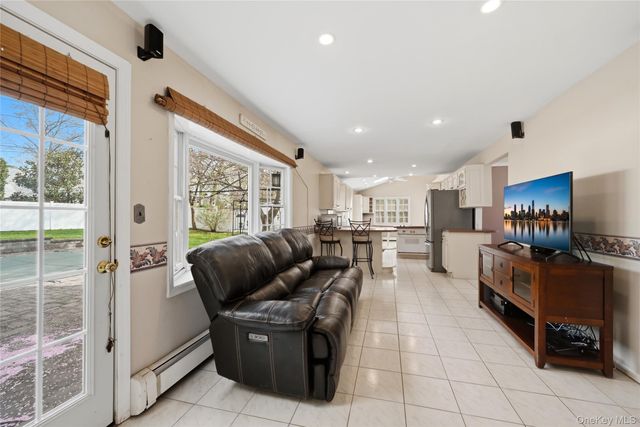 3 Shawmont Lane, Stony Brook, NY 11790