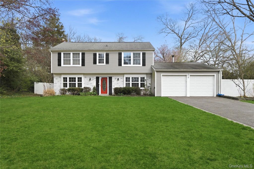 3 Shawmont Lane, Stony Brook, NY 11790