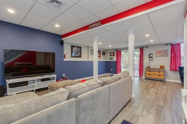 15 New Hampshire Avenue, Nashua, NH 03063