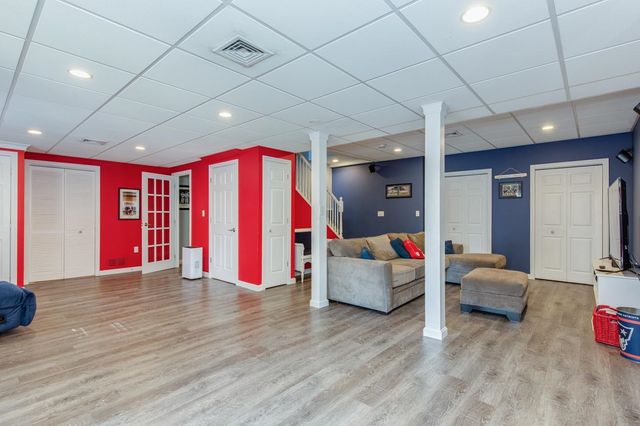 15 New Hampshire Avenue, Nashua, NH 03063