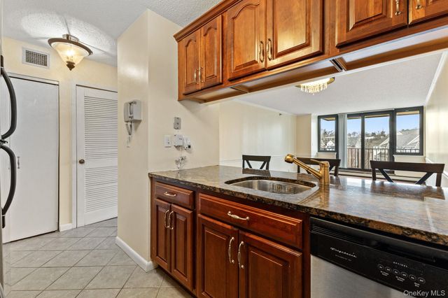 25 Rockledge Avenue 714, White Plains, NY 10601