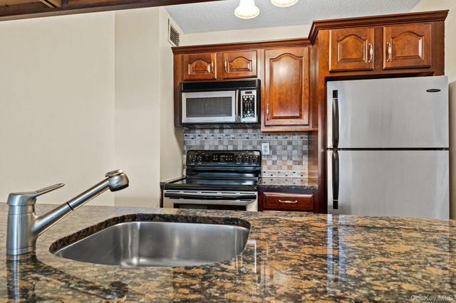 25 Rockledge Avenue 714, White Plains, NY 10601