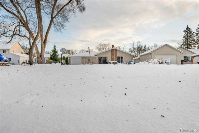 4620 Midland Avenue, Waterford Charter Township, MI 48329
