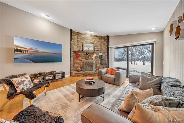 4620 Midland Avenue, Waterford Charter Township, MI 48329