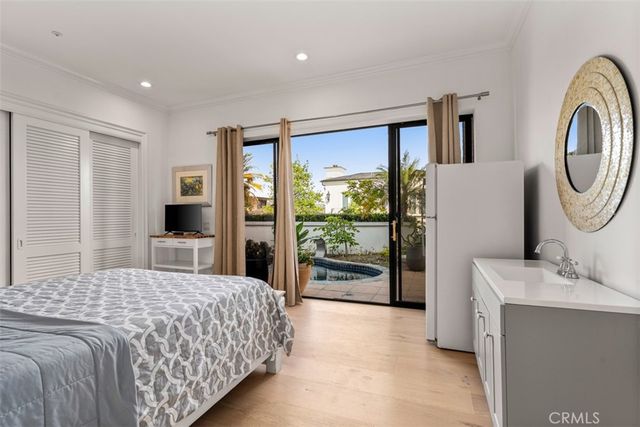 215 Poppy Avenue, Corona Del Mar, CA 92625