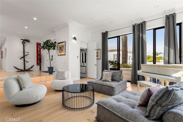 215 Poppy Avenue, Corona Del Mar, CA 92625