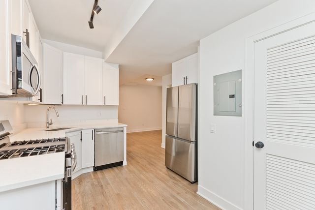 2464 N Lincoln Avenue 2S, Chicago, IL 60614