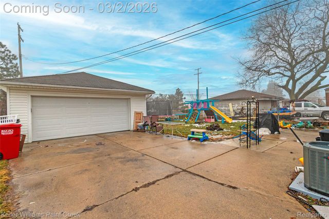 35400 Weideman Street, Clinton Charter Township, MI 48035