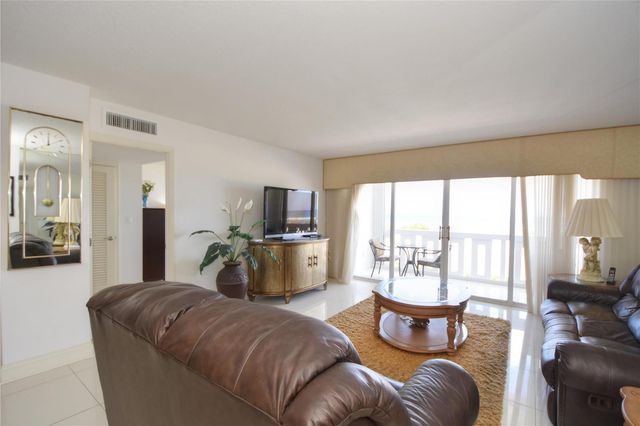 1012 N Ocean Boulevard 204, Pompano Beach, FL 33062