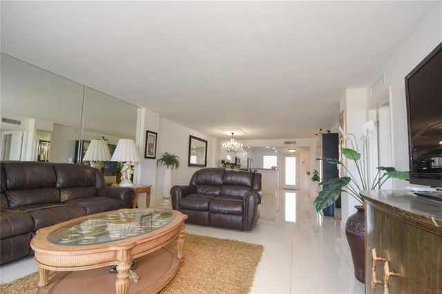 1012 N Ocean Boulevard 204, Pompano Beach, FL 33062