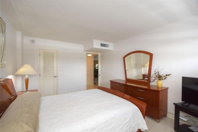 1012 N Ocean Boulevard 204, Pompano Beach, FL 33062