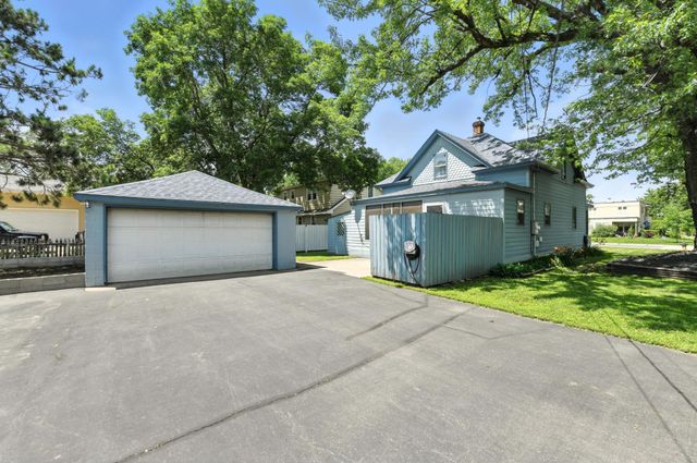 306 6th Avenue W, Shakopee, MN 55379