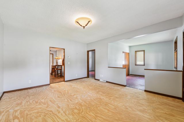 306 6th Avenue W, Shakopee, MN 55379