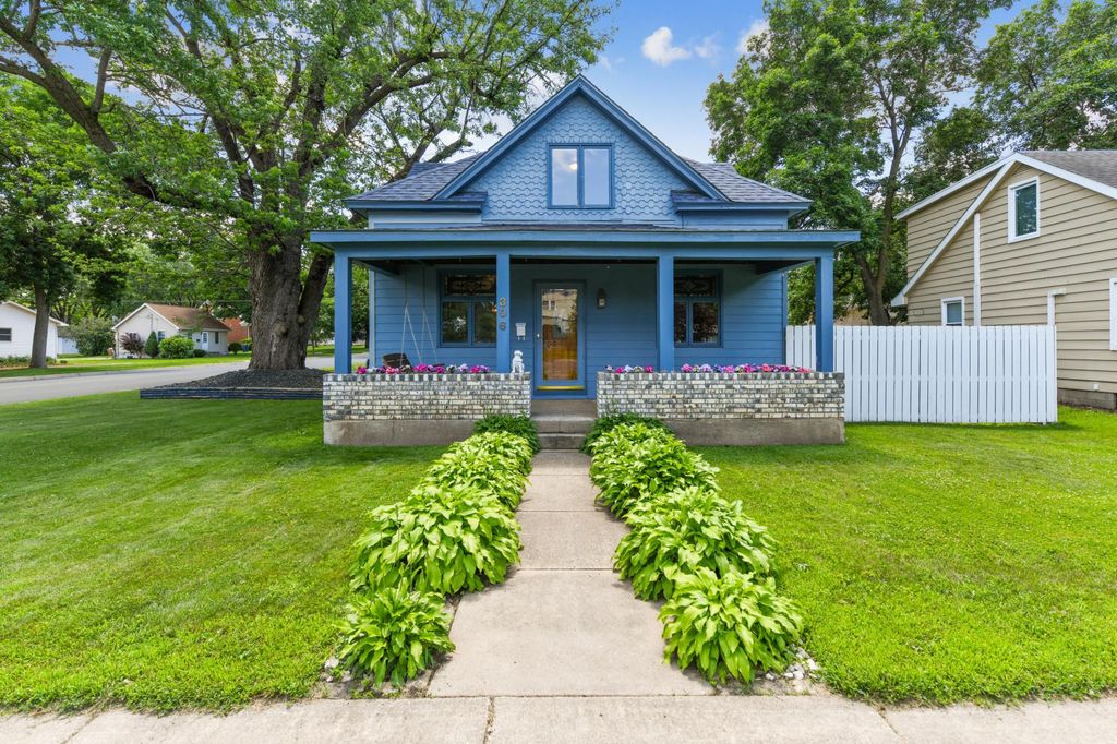 306 6th Avenue W, Shakopee, MN 55379