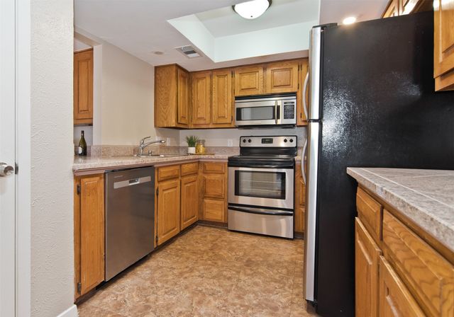 7450 Holly Hill 116, Dallas, TX 75231