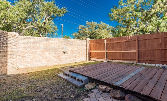 7450 Holly Hill 116, Dallas, TX 75231