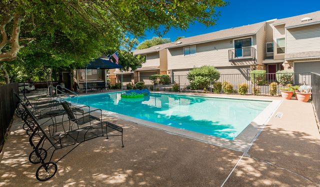 7450 Holly Hill 116, Dallas, TX 75231