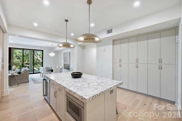 409 Queens Road 301, Charlotte, NC 28207