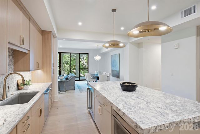 409 Queens Road 301, Charlotte, NC 28207
