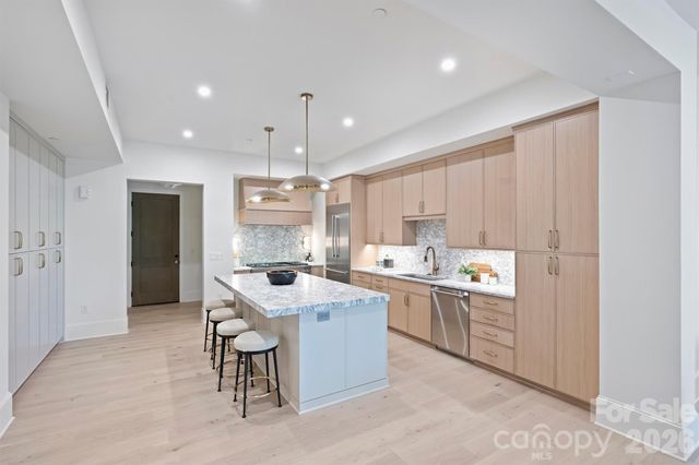 409 Queens Road 301, Charlotte, NC 28207