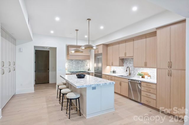 409 Queens Road 301, Charlotte, NC 28207