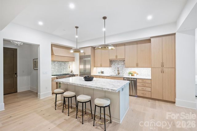 409 Queens Road 301, Charlotte, NC 28207