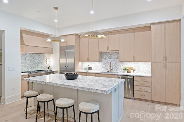 409 Queens Road 301, Charlotte, NC 28207