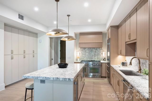 409 Queens Road 301, Charlotte, NC 28207