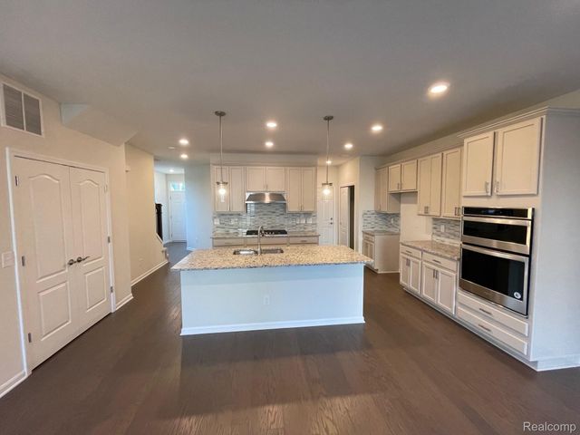 22470 Woodbridge Lane 28, Novi, MI 48375